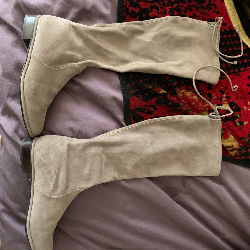 Stuart Weitzman knee high boots size 8.5